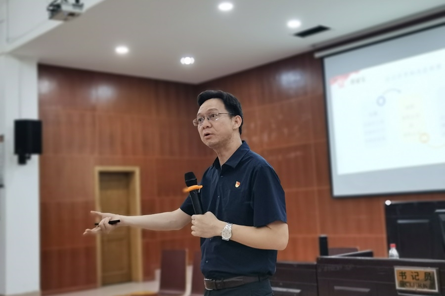 图1 李锦堂领读_副本.jpg